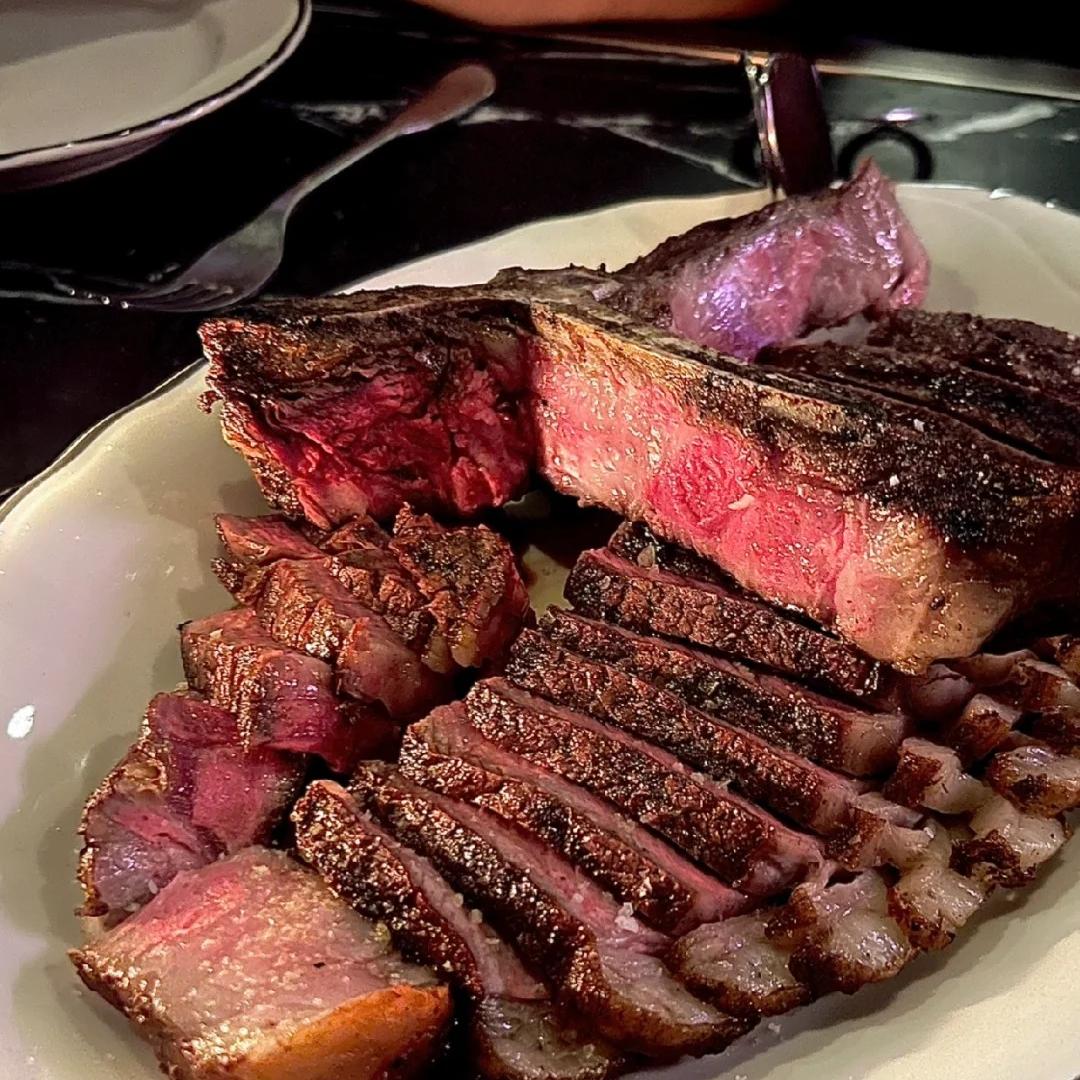 Why do steaks taste better in restaurants than at home? 