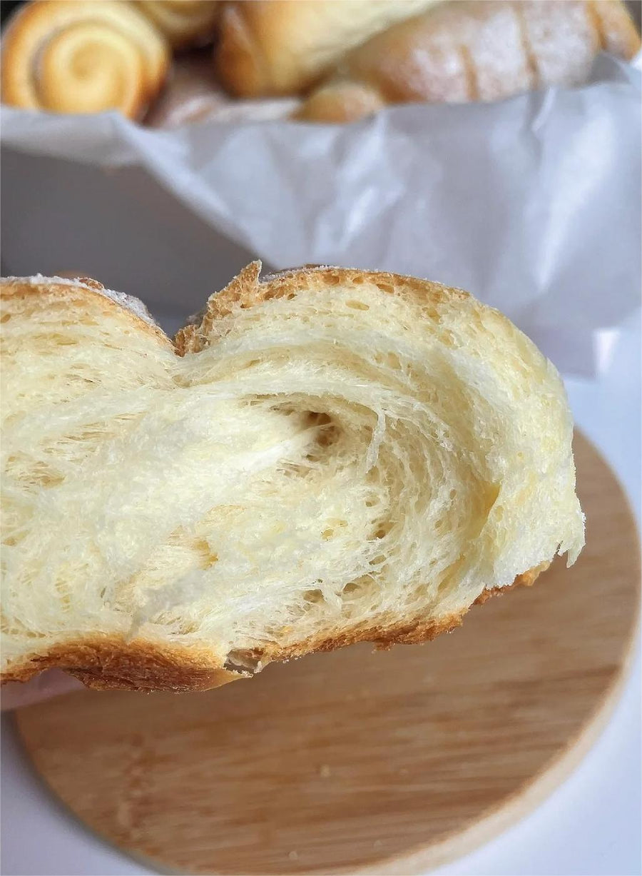 Kneading dough with a cooking machine Tips and instructions - HOMELUX 